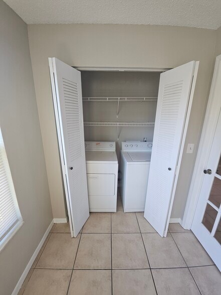 Building Photo - 4658 Commander Dr