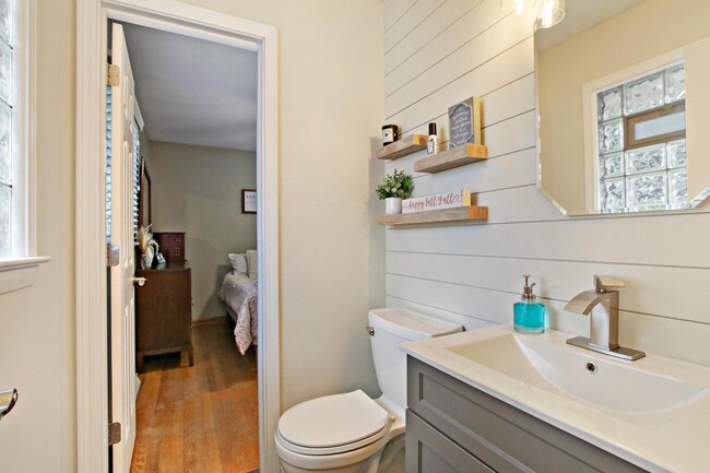 Half Bath - Main Level - 216 Ridgeview Dr