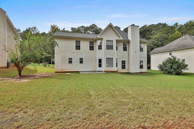 Building Photo - 4BR Home with Lake View in Swim Tennis Community