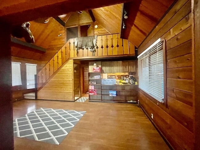 Building Photo - Serene Lakeside escape with direct lake ac...