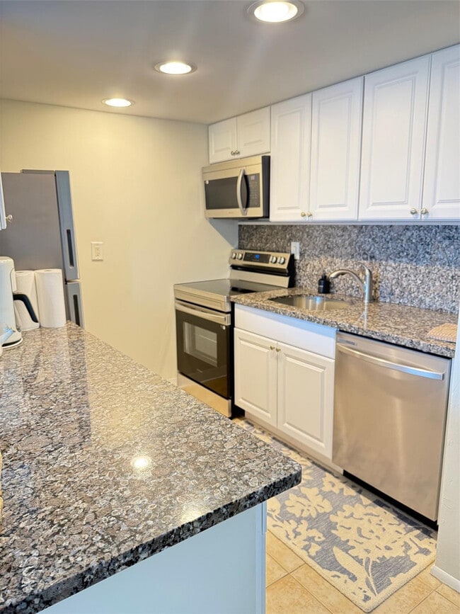 Building Photo - 4658 Bougainvilla Dr