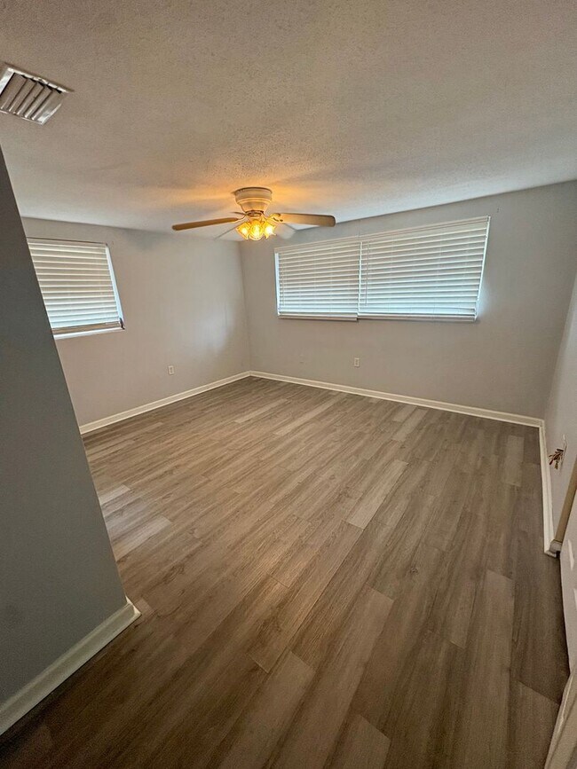 Building Photo - 7827 Monarda Dr