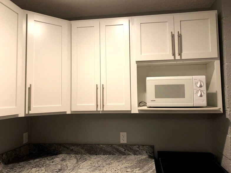 Building Photo - 124 E Main St