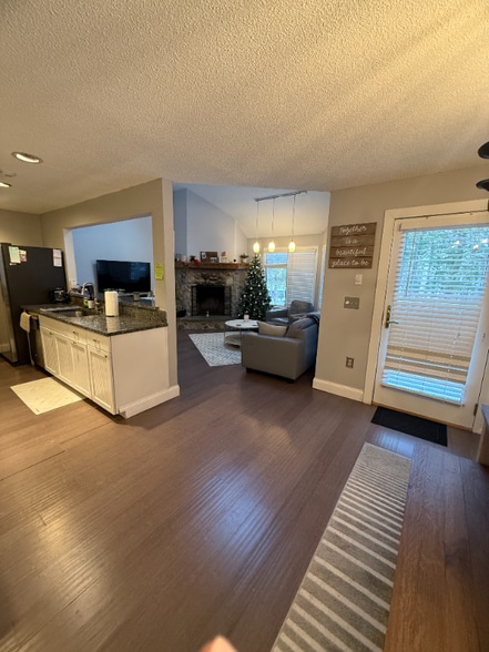 Building Photo - 46 Brewster Cir