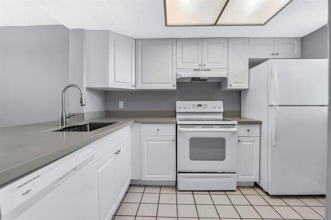 Building Photo - 5200 NW 31st Ave