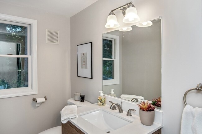 Building Photo - 29 Burke Ln