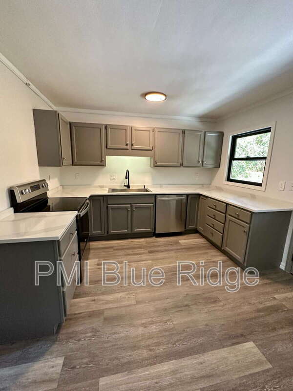 Building Photo - 2028 Arlington Pl