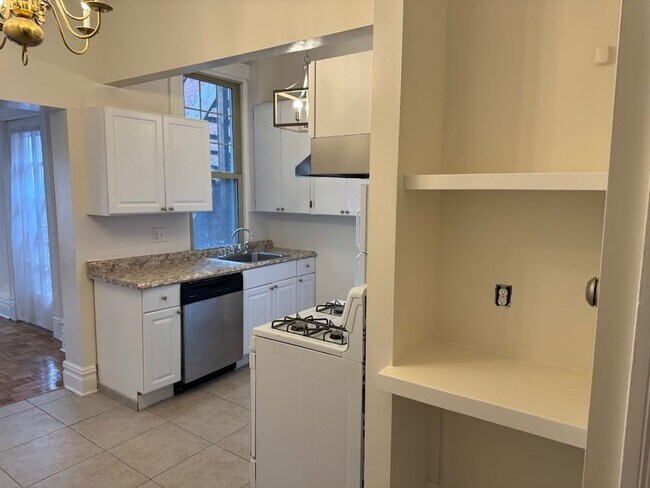 Building Photo - 5431 Howe St