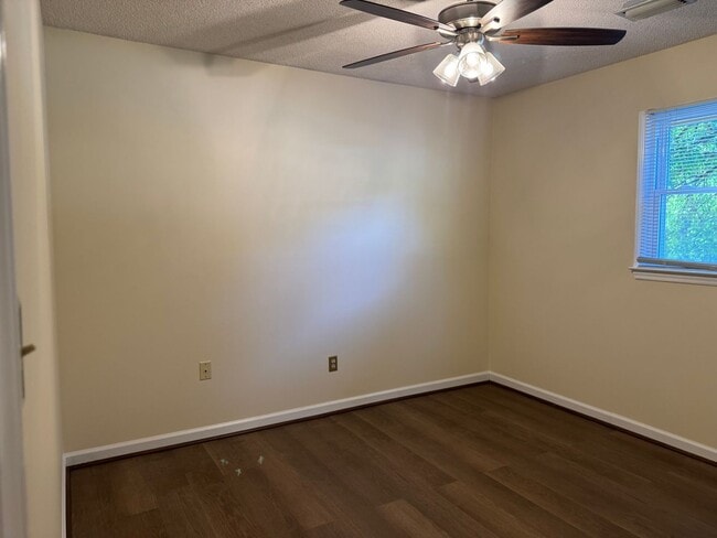 Building Photo - 5672 Claridge Dr