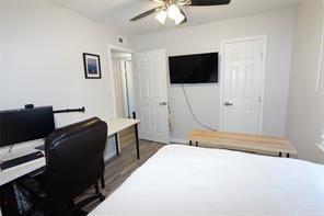 Building Photo - 7021 Greenview Cir N