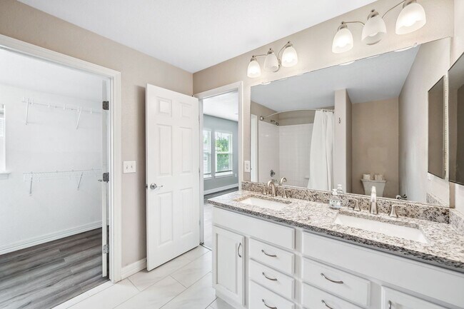 Building Photo - Modern 3BD, 2.5BA Cottonwood Condo with At...