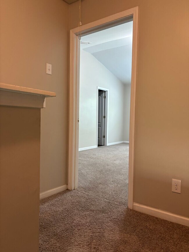Building Photo - Four Bedroom Home In Mineral Springs/Unive...