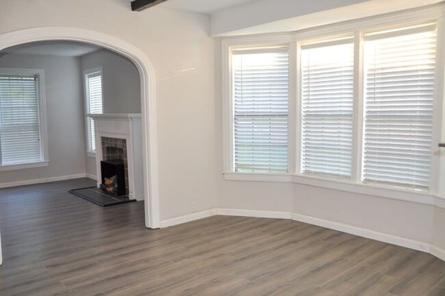 Building Photo - 114 Yates St