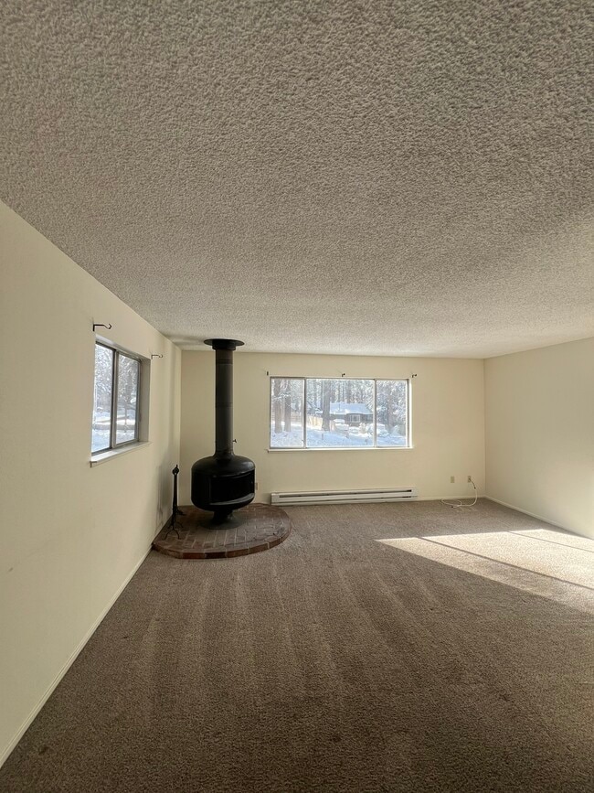 Building Photo - 1109 Sierra Blvd