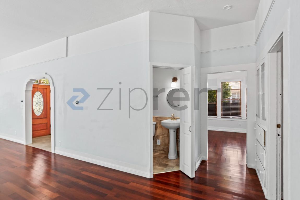 Building Photo - Unit 1