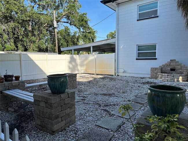 Building Photo - 3700 Haines Rd N