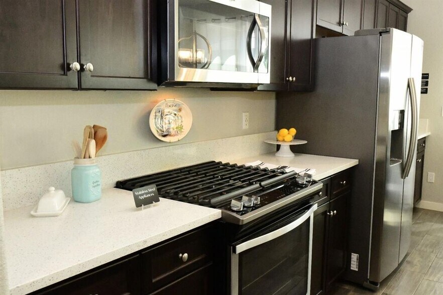 Building Photo - 2580 N McArthur Ave