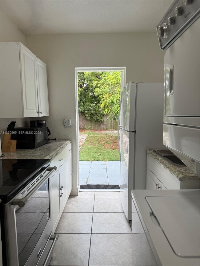 Building Photo - 27 NW 44th St