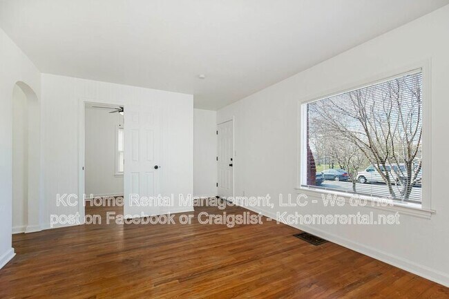 Building Photo - 7219 Chestnut Ave