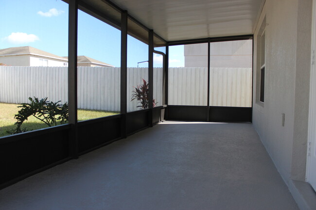 Building Photo - Lovely  3/2.5 Home w/ 2nd floor loft and f...