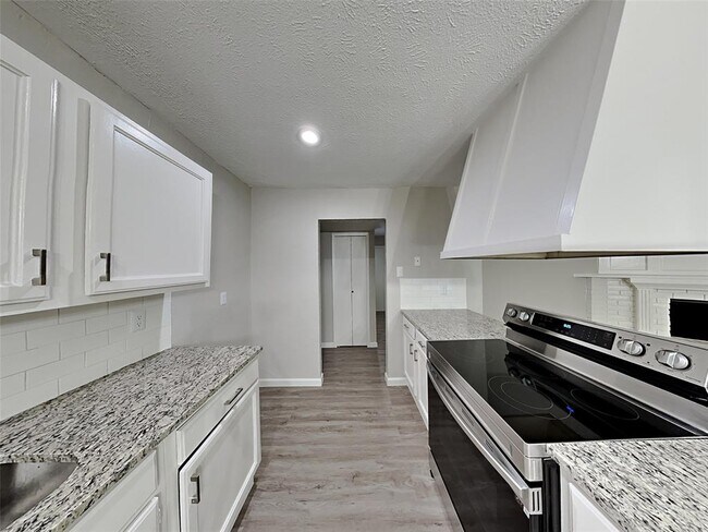 Building Photo - 519 Windsor Dr