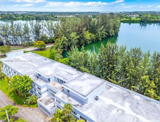 Building Photo - 14820 Naranja Lakes Blvd