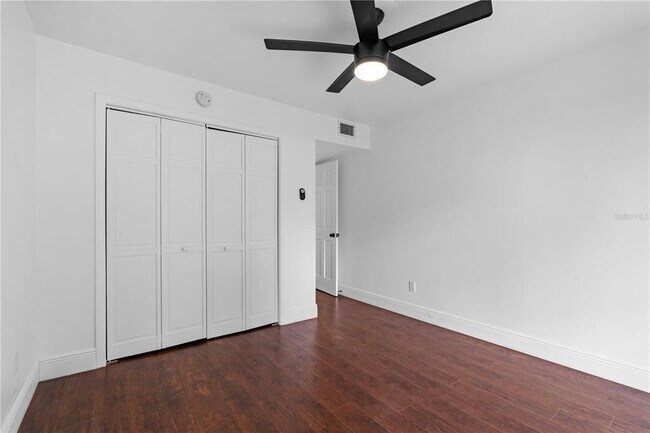 Building Photo - 7815 N River Shore Dr