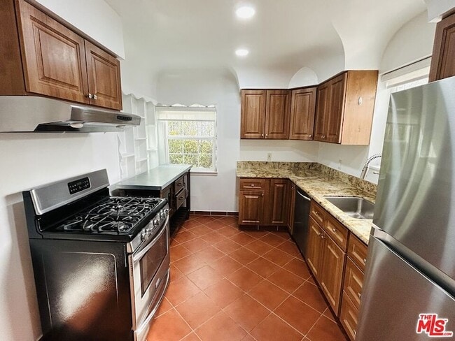 Building Photo - 3161 Vera Ave