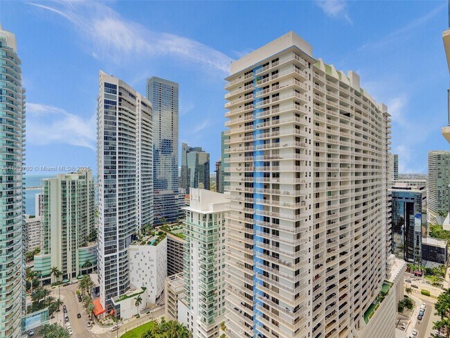 Building Photo - 1155 Brickell Bay Dr