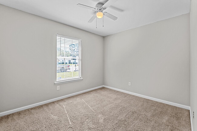 Building Photo - 5 Astor Ct