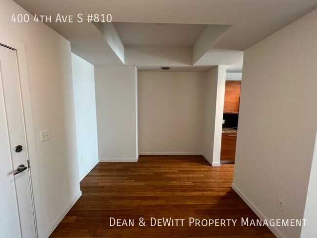 Building Photo - 400 4th Ave S