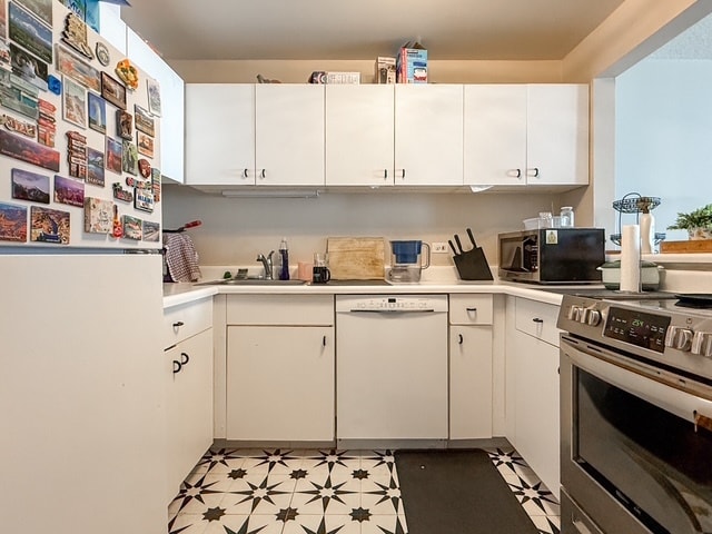 Building Photo - 3660 N Lake Shore Dr