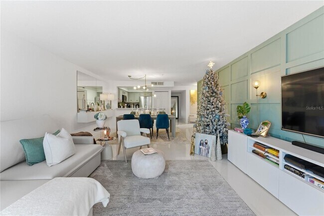 Building Photo - 13838 Fairway Island Dr