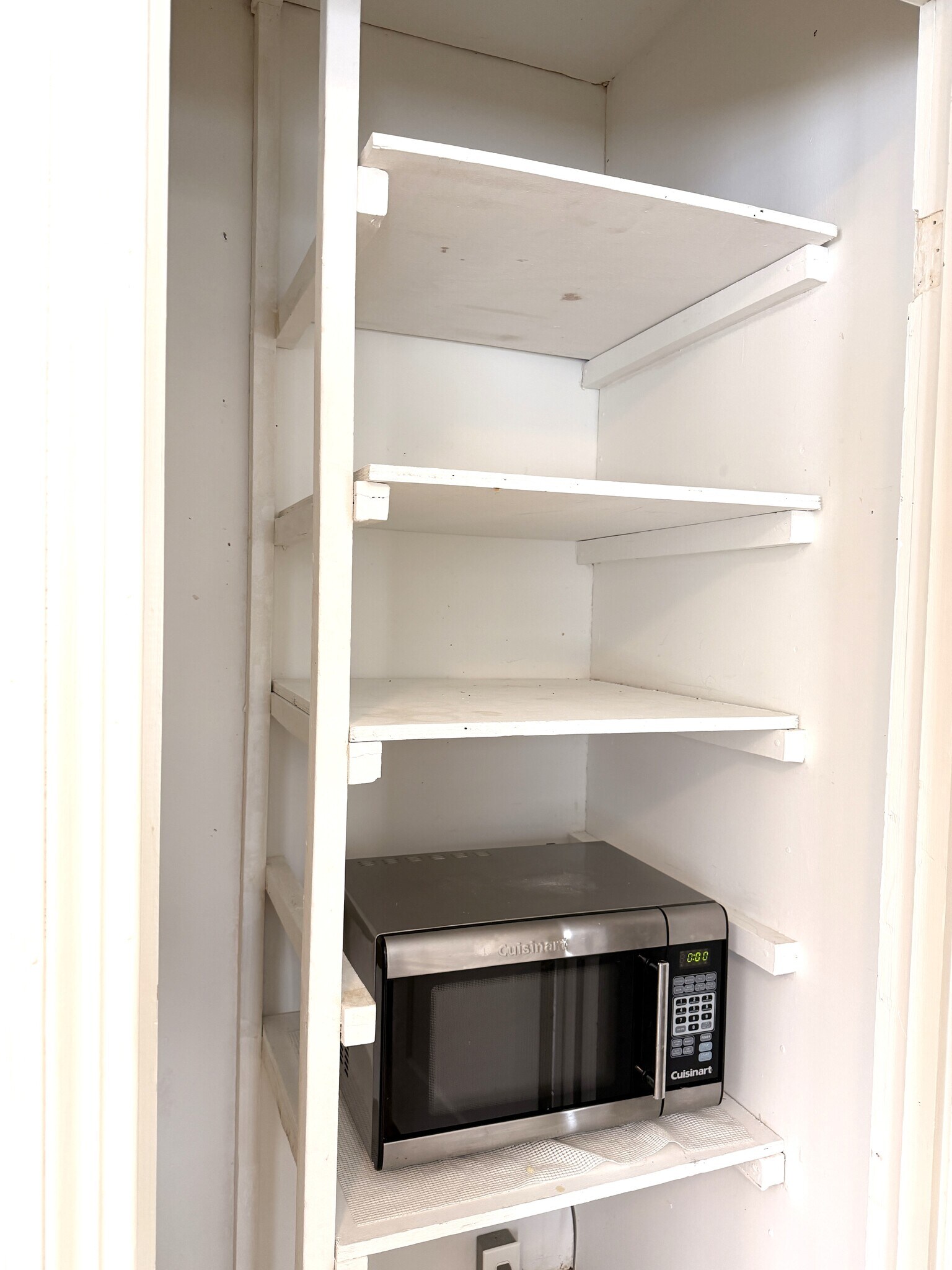 Building Photo - 988 N Maple St