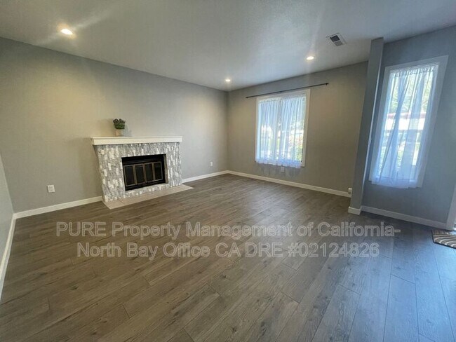 Building Photo - 210 Park Pl Dr