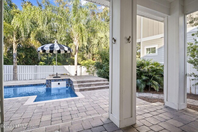 Building Photo - 781 Paradise Ln