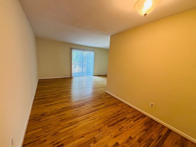 Building Photo - 2502 Ridge Rd