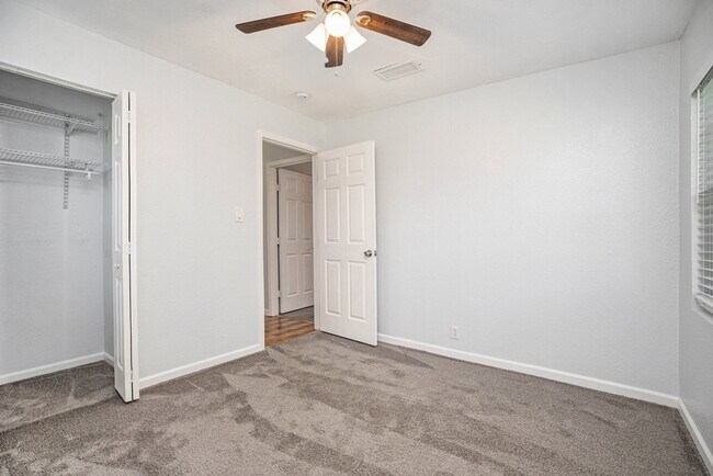Building Photo - 6709 Fairway Dr