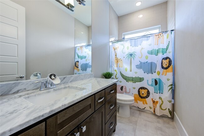 Building Photo - 2661 Fountain Key Blvd