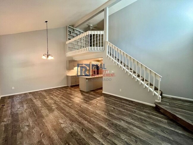 Building Photo - 715 Crown Point Dr
