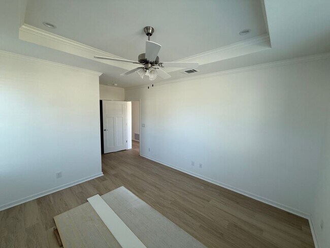 Building Photo - 4208 Queens Way