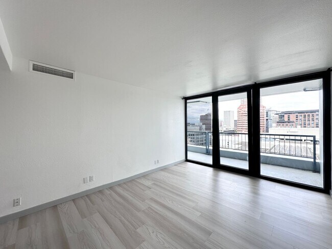 Building Photo - Newly Remodeled 1 bed 1 bath Condo in Down...
