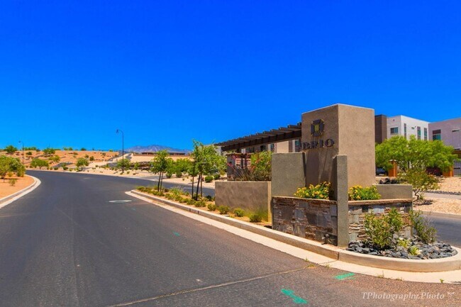 Building Photo - 202 W White Pearl Dr