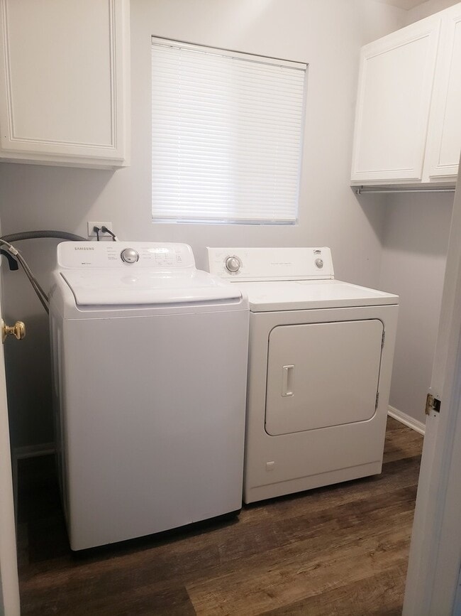 Building Photo - 292 Waterbury Cir