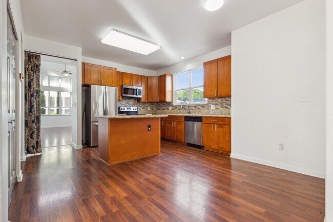 Building Photo - 4 Bed, Pet Friendly Kapolei Home