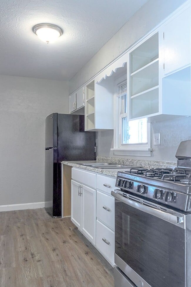 Building Photo - 3 bedroom, 2 bath Ranch with a partially finished basement