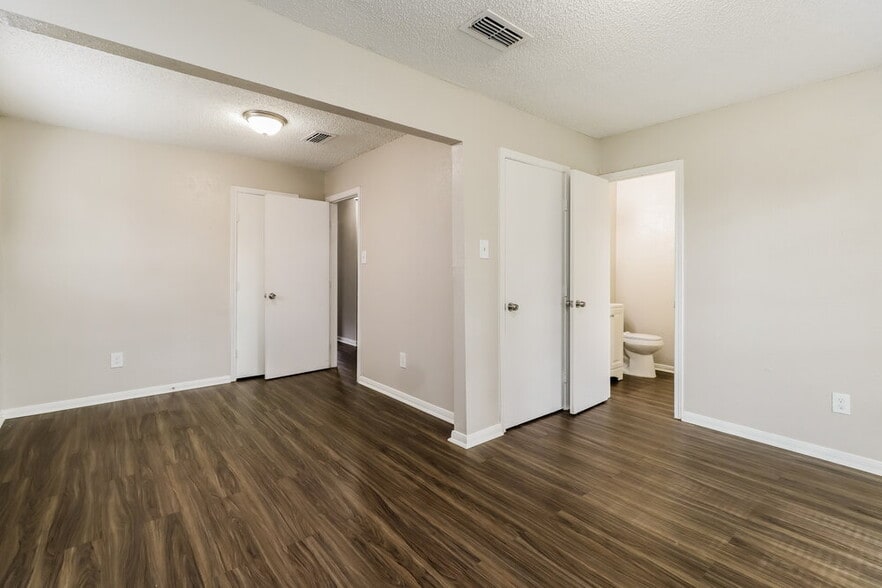 Building Photo - 7218 Wren Cir