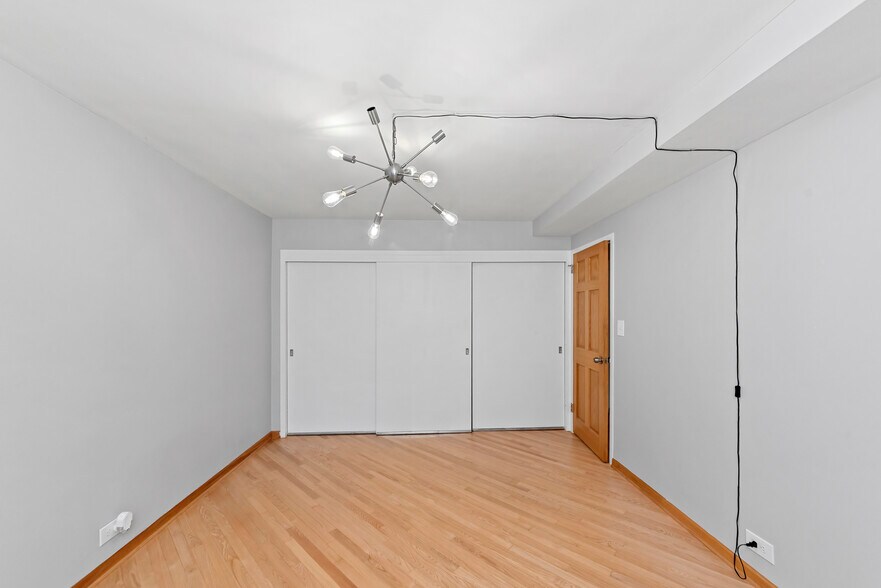 Building Photo - 3950 N Lake Shore Dr