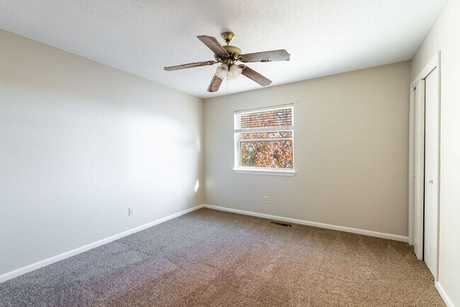 Building Photo - 35 Edgehill Cove