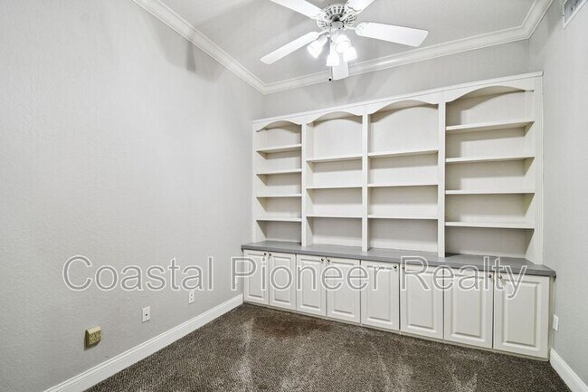 Building Photo - 6105 S Elkins Ave